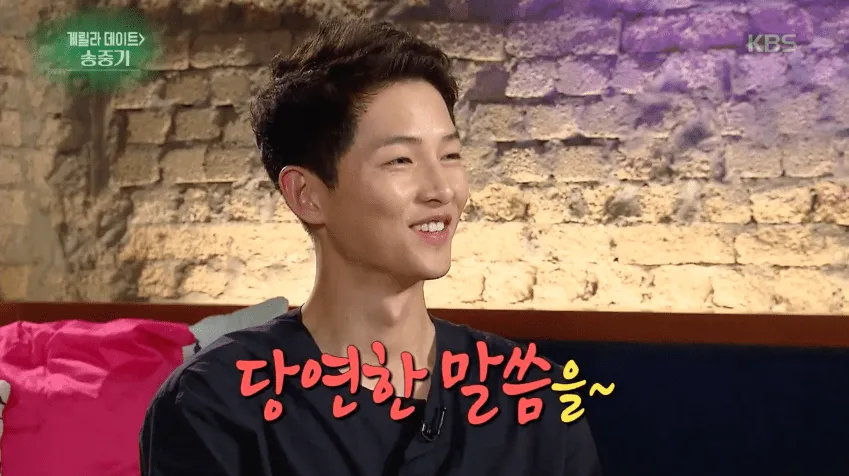 Song Joong Ki saat menceritakan bagaimana momen melamar Song Hye Kyo. © soompi.com