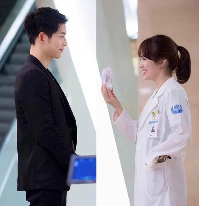 Kim Ji Won mengaku iri melihat Song Joong Ki dan Song Hye Kyo yang bisa menemukan cinta mereka di lokasi syuting. © KBS