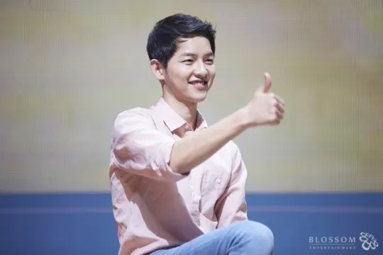 Song Joong Ki pastikan diri tampil dalam Running Man versi China bersama Luhan. ©soompi.com