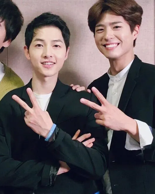 Song Joong Ki dan Park Bo Gum bakal syuting iklan bareng. ©Intiz.net