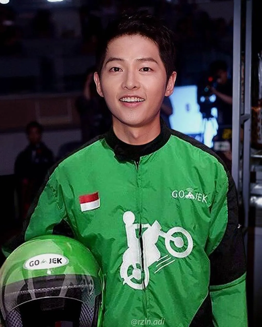 Ada yang mau naik ojek ini? © instagram.com/drama.photoshop / @rzln.adi