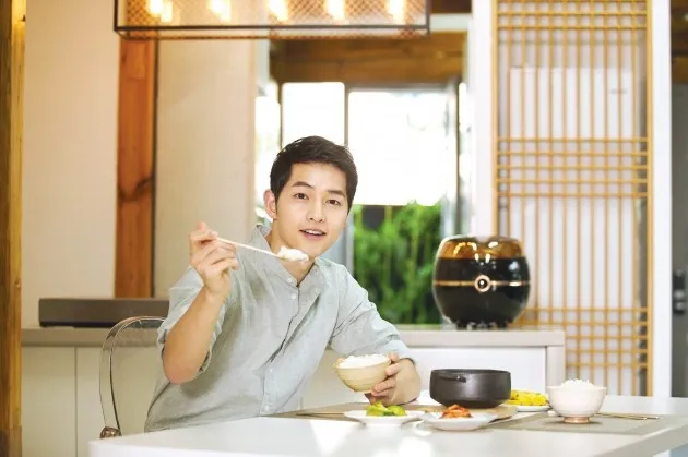 Salah satu yang diiklankan Song Joong Ki adalah rice cooker © Kpop Herald