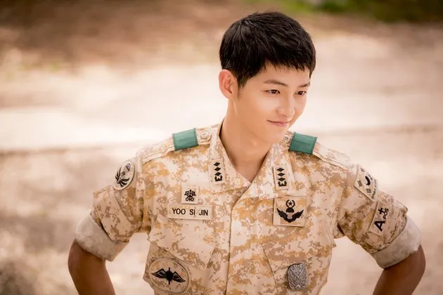 4. Seragam Militer Song Joong Ki di DESCENDANTS OF THE SUN