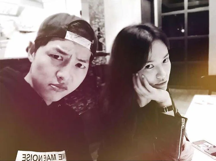 Selfie Song Hye Gyo dan Song Joong Ki di Instagram. ©Instagram/kyo1122