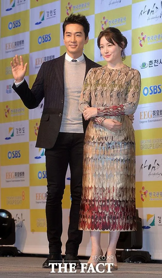 Song Seung Hun dan Lee Young Ae saat konferensi pers drama Saimdang, the Herstory di Seoul. © The Fact