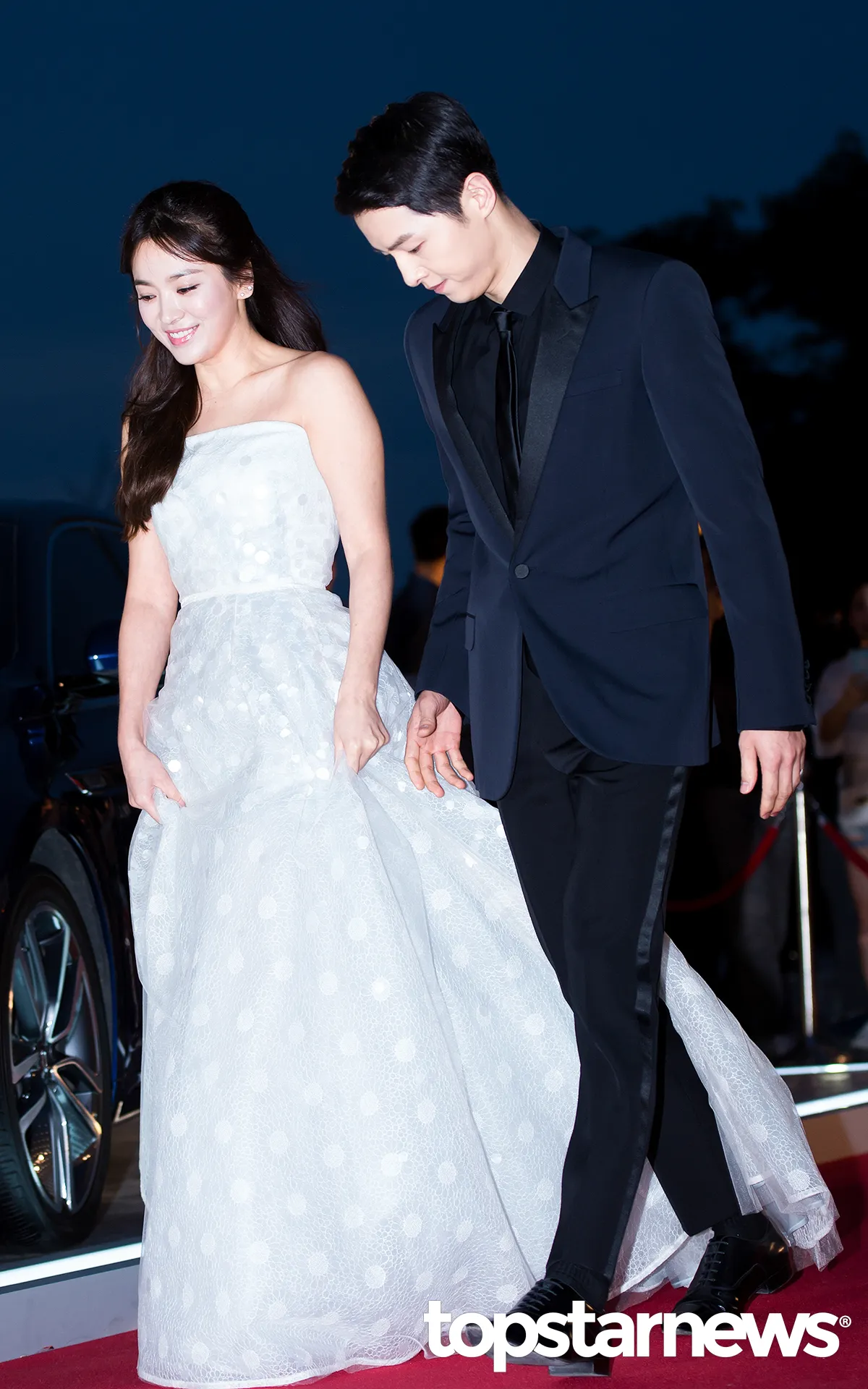 Song Joong Ki dan Song Hye Kyo menggelar pernikahan dengan tertutup dan hanya 150 tamu undangan. © topstarnews.com