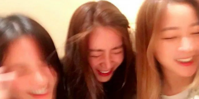 Song Hye Kyo memposting foto saat bersama para sahabat. ©Instagram/kyo1122