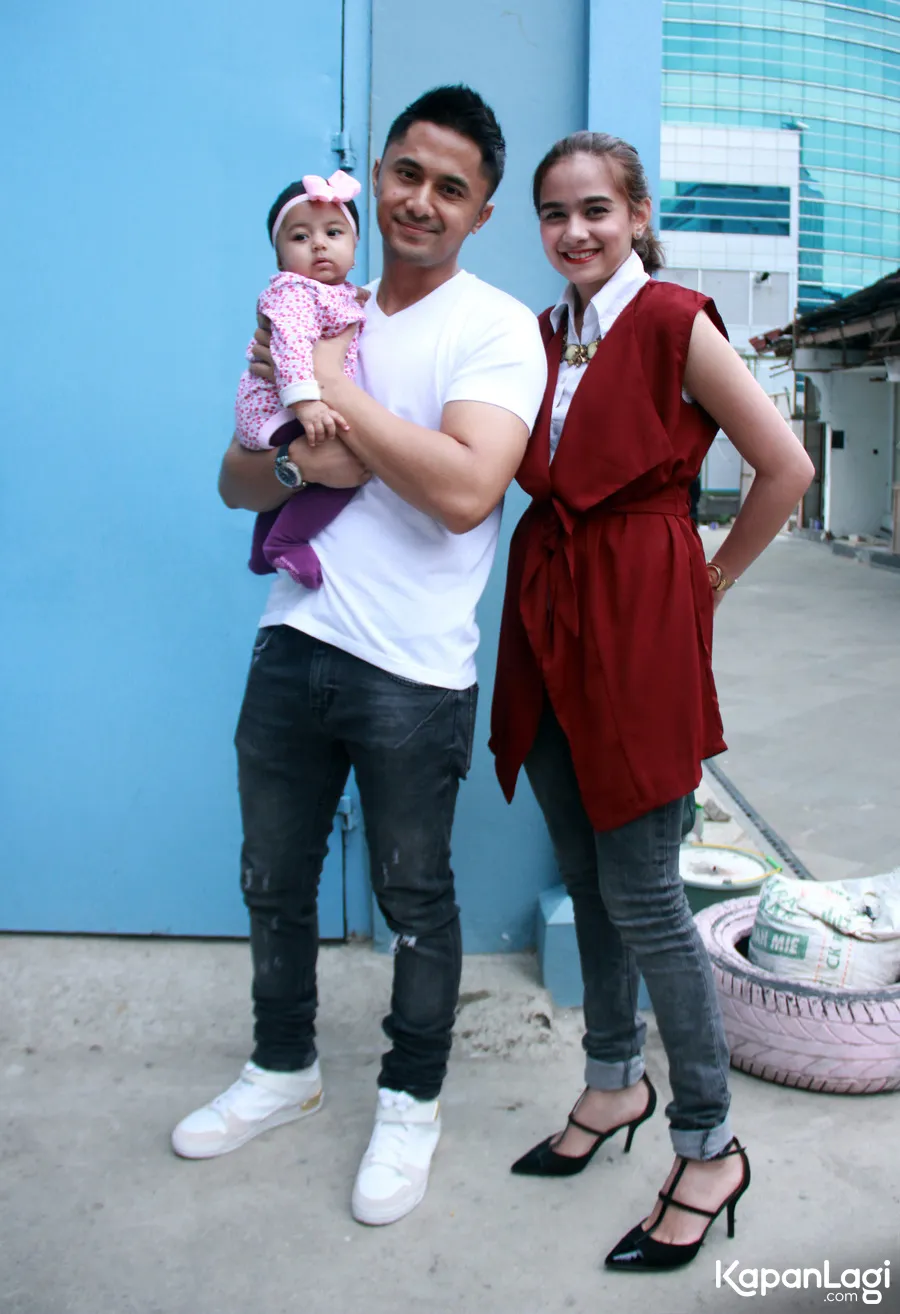 Sonya Fatmala urus buah hatinya sendiri, tanpa baby sitter © KapanLagi.com®/Muhammad Akrom Sukarya