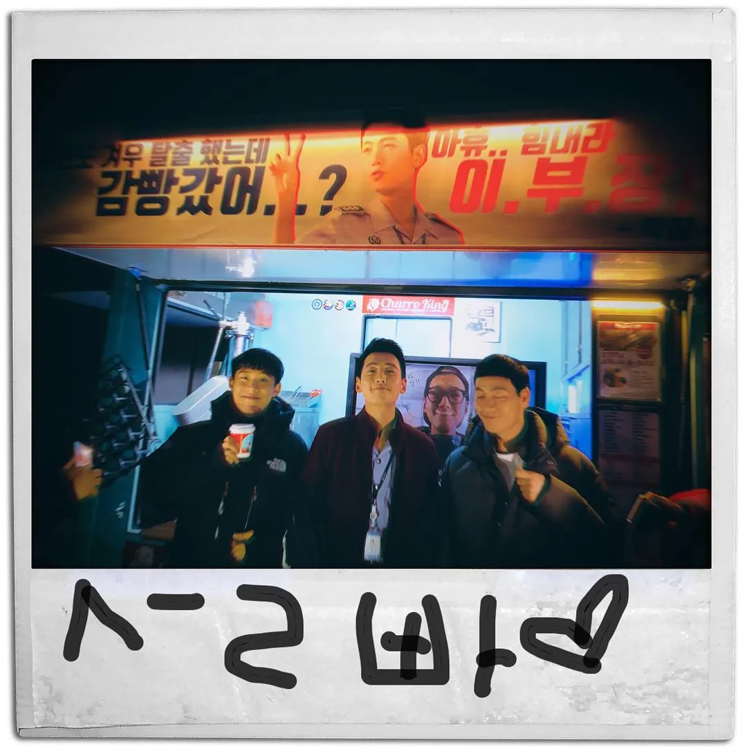 Jung Kyung Ho memposting food truck yang dikirimkan Sooyoung. © Instagram/jstar_allallj