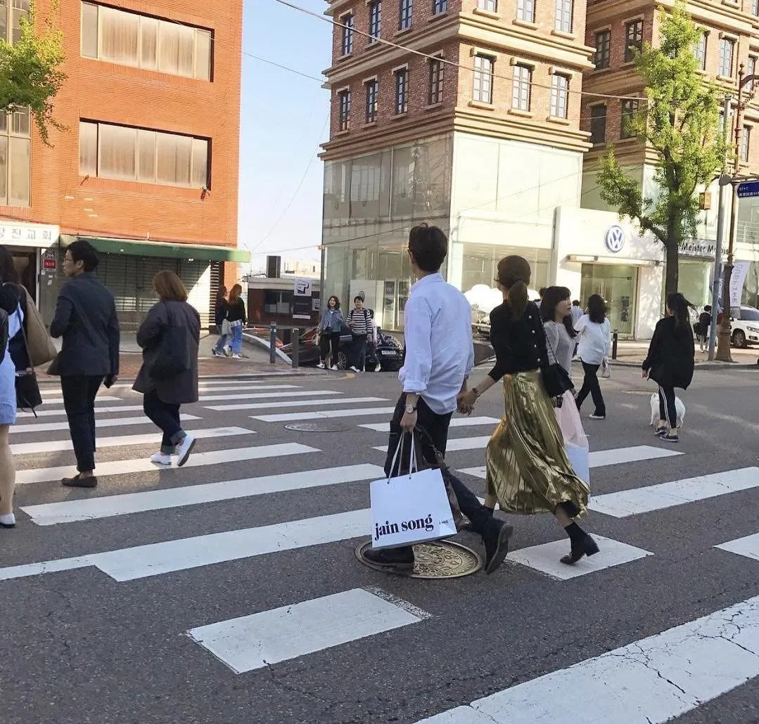 Sooyoung dan Jung Kyung Ho saat bersama di Itaewon. İkoreaboo.com