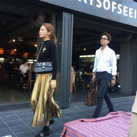 Sooyoung dan Jung Kyung Ho tetap nyaman kencan tanpa menutupi identitas. İkoreaboo.com