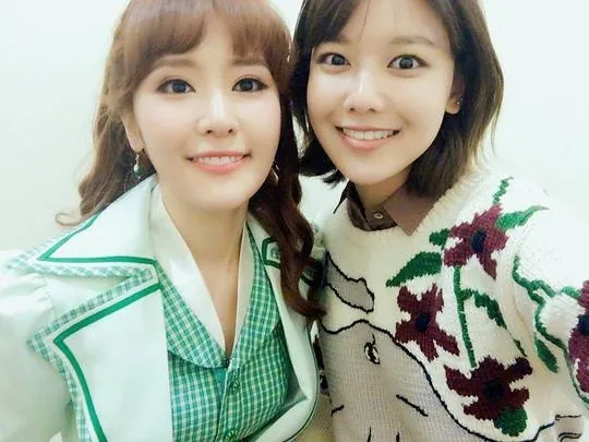 Sooyoung Girls Generation dan kakak  setelah nonton musikla Newsies. ©KPopherald.com