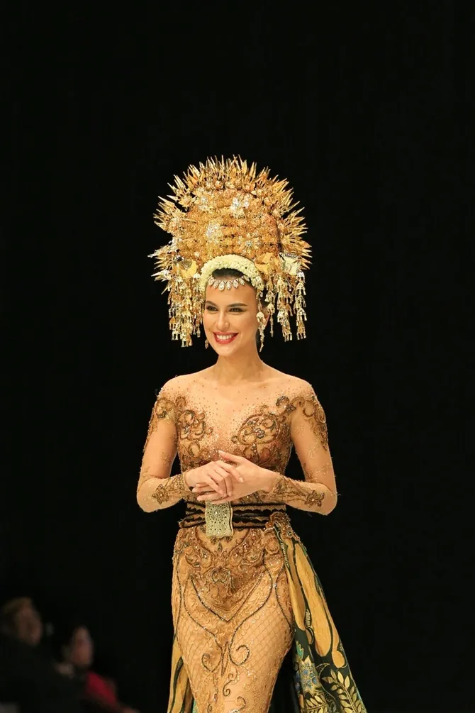 Sophia Latjuba © Bintang.com/Adrian Utama Putra & kapanlagi.com