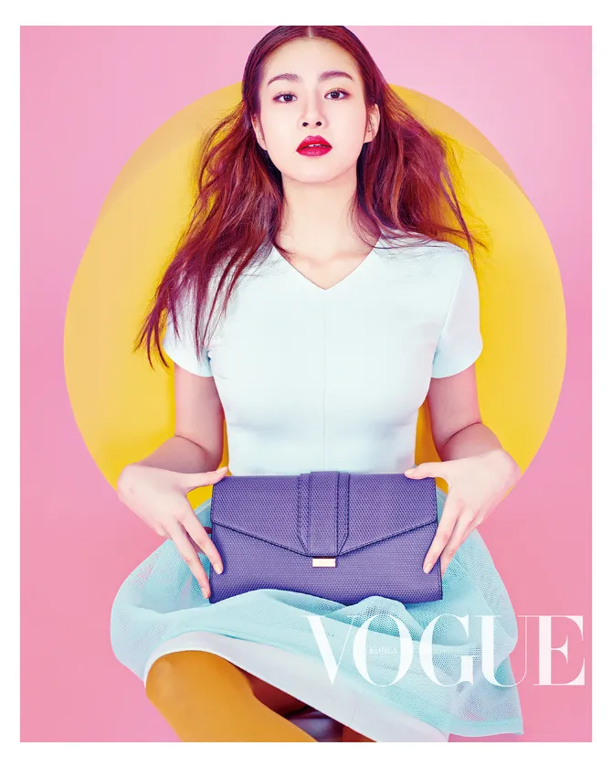 Kang Sora suka pria yang tinggi dan sedikit kekar © Vogue