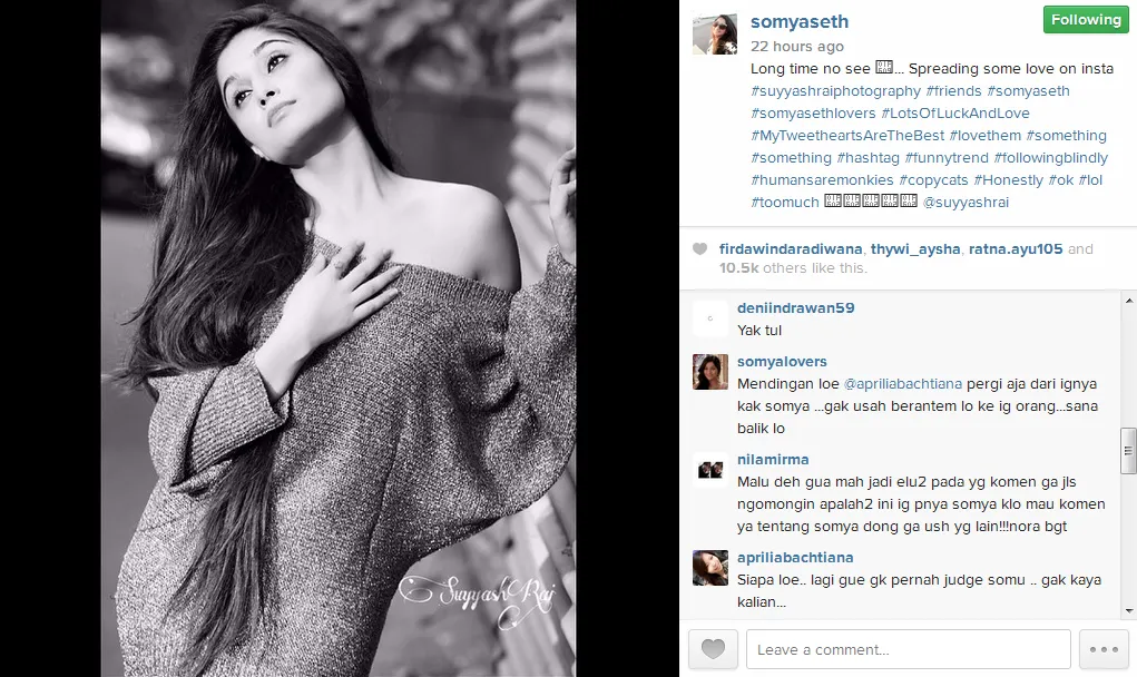 Pose ini yang mengundang komentar dari netizen. @instagram/somyaseth
