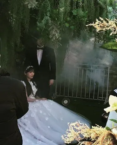 Prewed Soyul Crayon Pop dan Moon Hee Jun. ©allkpop.com