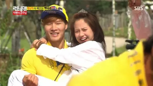 Song Ji Hyo baru tahu dia tak ikut Running Man lagi dari berita © SBS