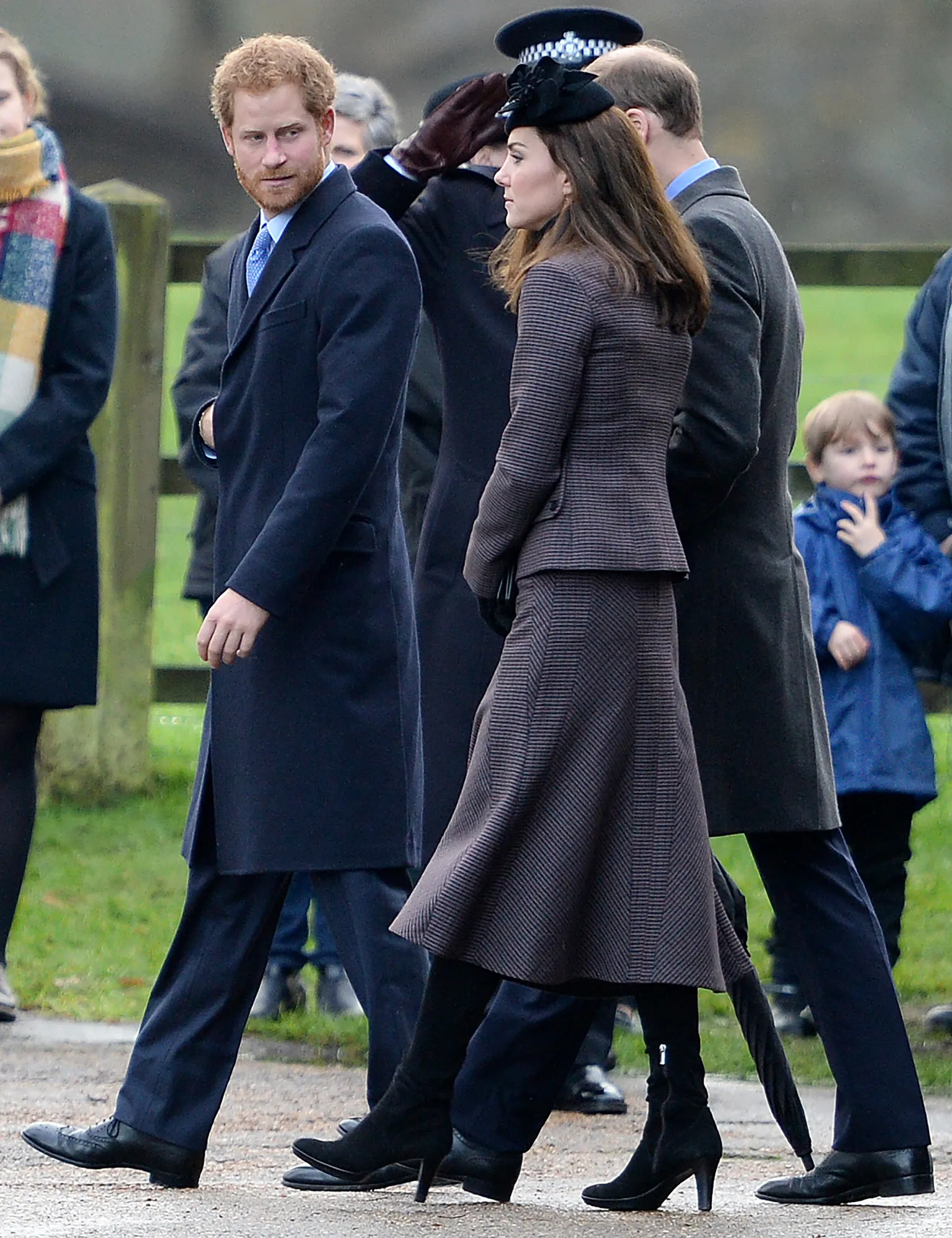 Kate Middleton ditemani dengan keluarga kerajaan lainnya © Splashnews.com