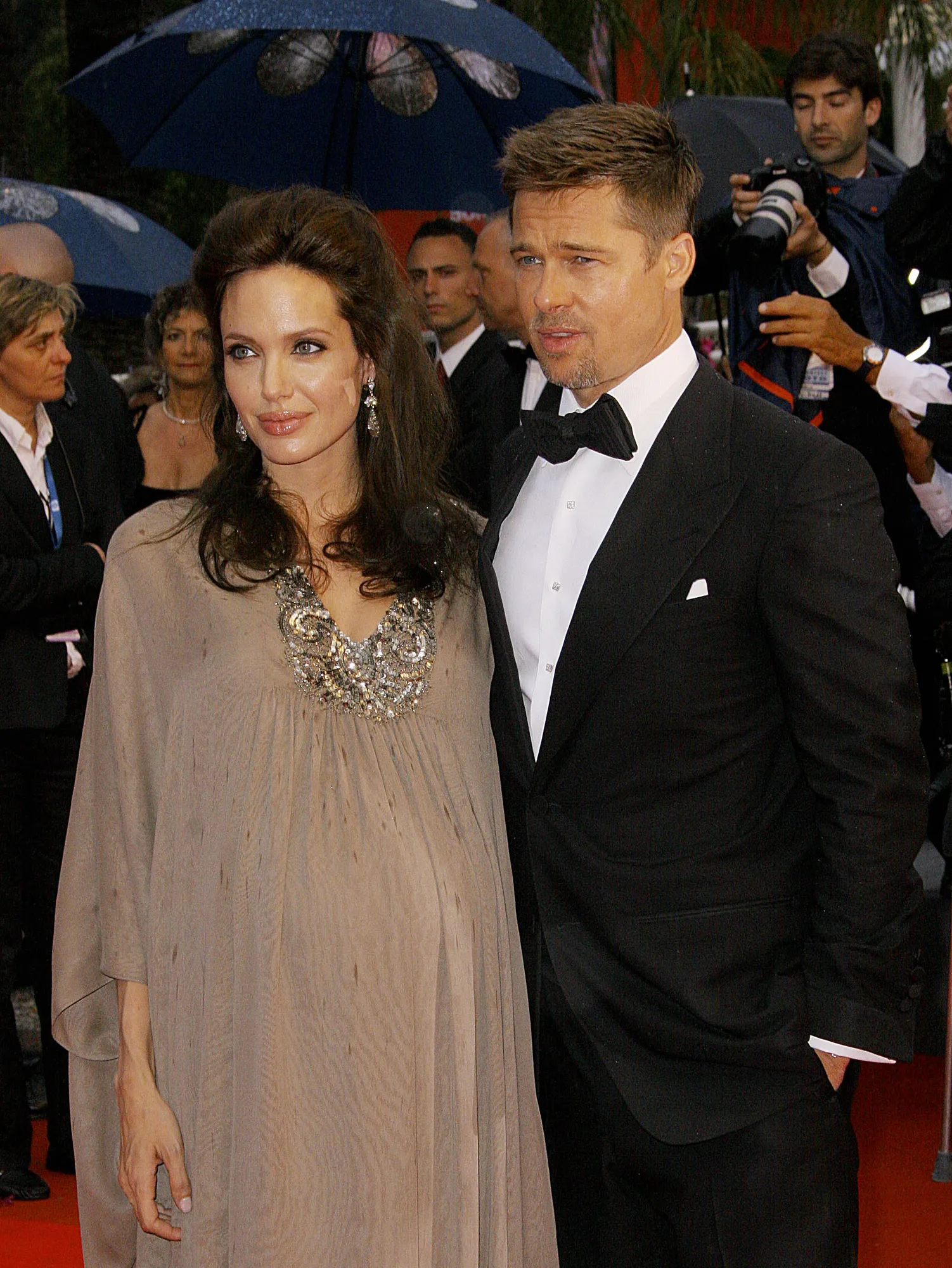 Jolie memiliki tiga anak kandung dari hubungan dengan Brad Pitt. ©Splashnews
