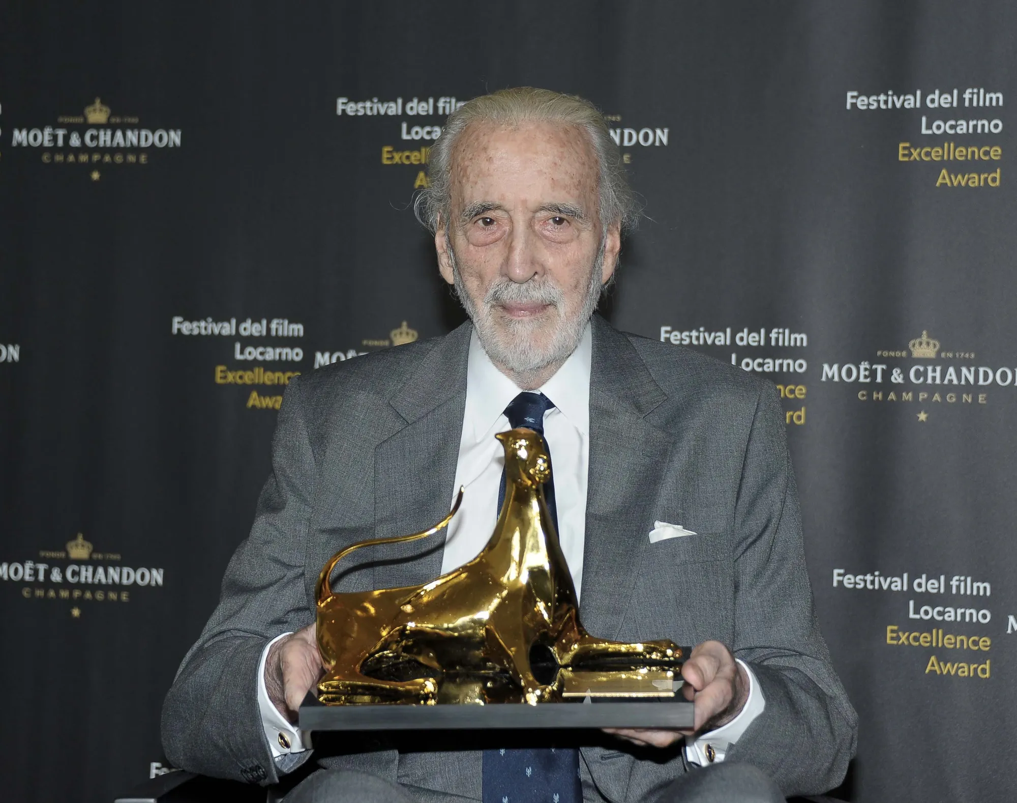 Christopher Lee tetap produktif di usia 92 tahun. ©splashnews.com