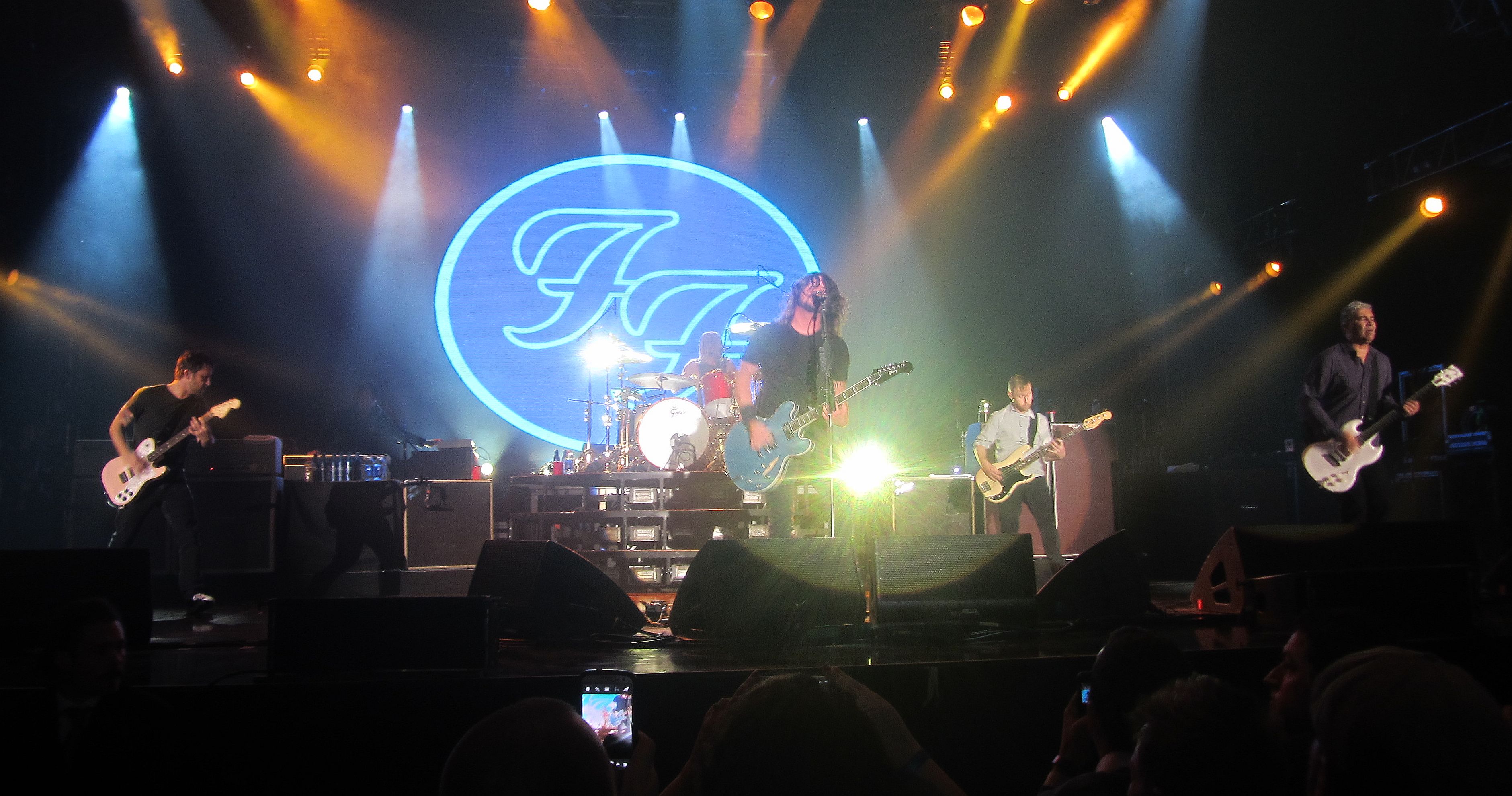 Foo Fighters janjikan hadiah spesial untuk fans @splashnews