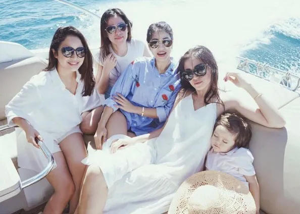 Berbagai macam kegiatan telah dilakukan oleh girl squad yang satu ini. /©instagram.com/inijedar