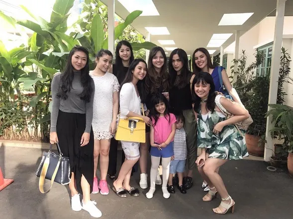 Belum lama ini, girl squad yang satu ini habiskan waktu dengan makan siang cantik bersama. /©instagram.com/inijedar