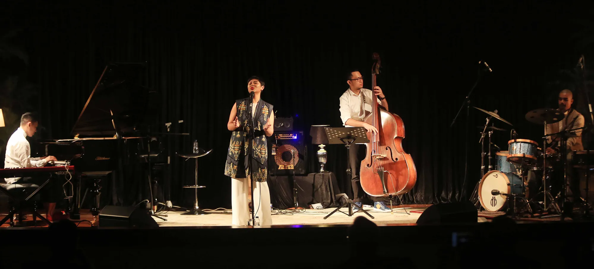Dira Sugandi rilis album Indonesia - Volume 1 © Kapanlagi.com®