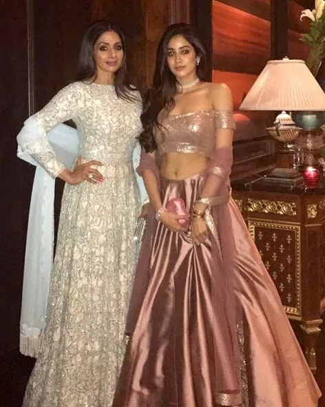 Janvi cantik mempesona dan makin mirip Sridevi ©instagram/manishmalhotra