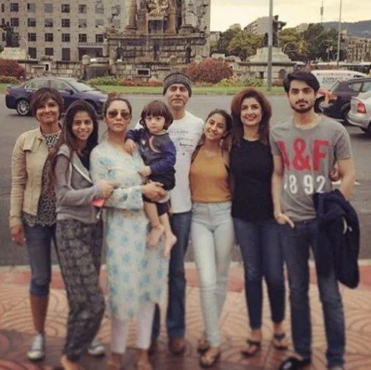 Gauri Khan jalan-jalan bareng AbRam dan Suhana ©pinkvilla