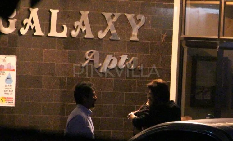 Pelukan Salman dan Shahrukh, aww ©pinkvilla
