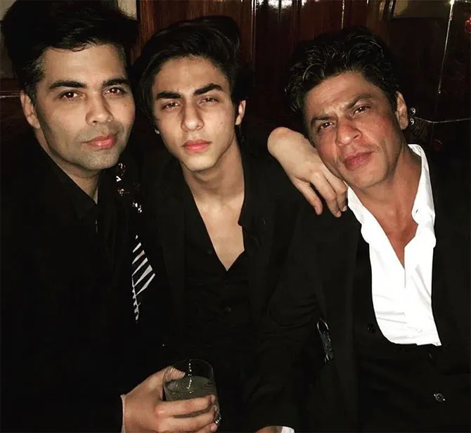 Aryan Khan dan Shahrukh Khan ketika di pesta Karan Johar ©Rediffmail