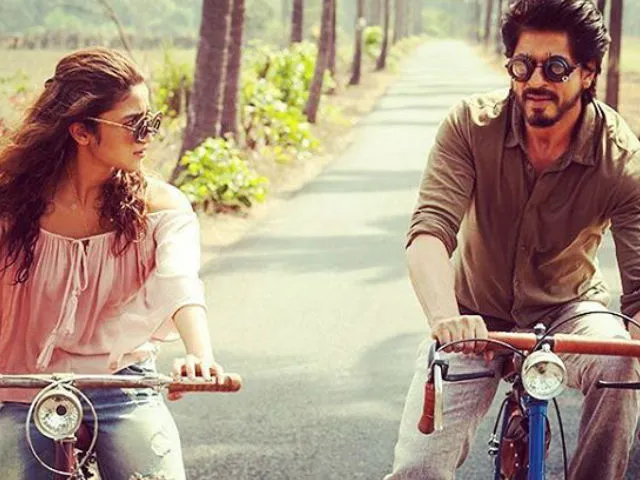 Syuting 'DEAR ZINDAGI' sempat terhambat karena kerumunan fans ©Movies