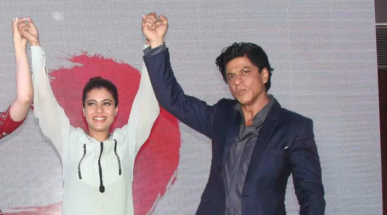 Momen paling canggung SRK dan Kajol adalah saat kepala mereka kerap berbenturan © Indianexpress.com