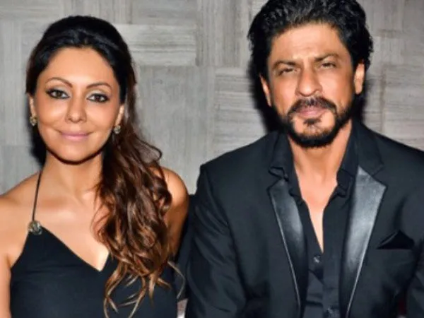 Shahrukh Khan dan Gauri meluangkan waktu bersama © Filmibeat.com