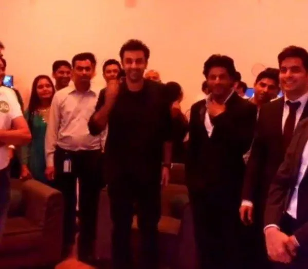 Ini dia momen pertemuan Ranbir dan Shahrukh Khan © Pinkvilla.com