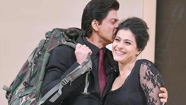 Ini dia potret kemesraan antara sahabat yang ditunjukkan Shahrukh Khan pada Kajol @hindustantimes.com