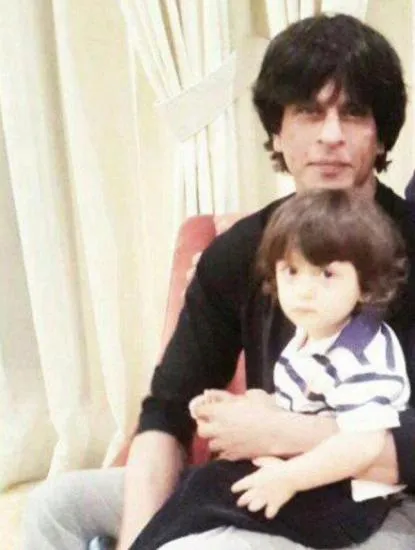 AbRam memanggil Shahrukh dengan nama Shaguu. @pinkvilla