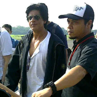 Shahrukh Khan di Bandara | Foto: Twitter @jihan_shahira
