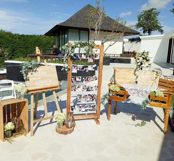 Sudut photobooth di venue pernikahan Stefan dan Celine © instagram.com/agungbentuk