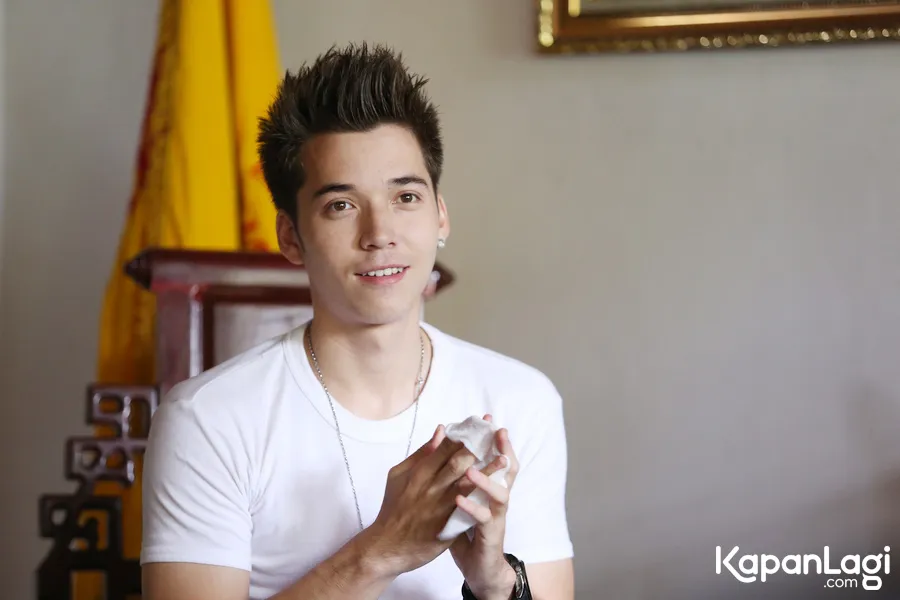 Stefan manfaatkan waktu luangnya untuk fitness/©KapanLagi.com®/Agus Apriyanto