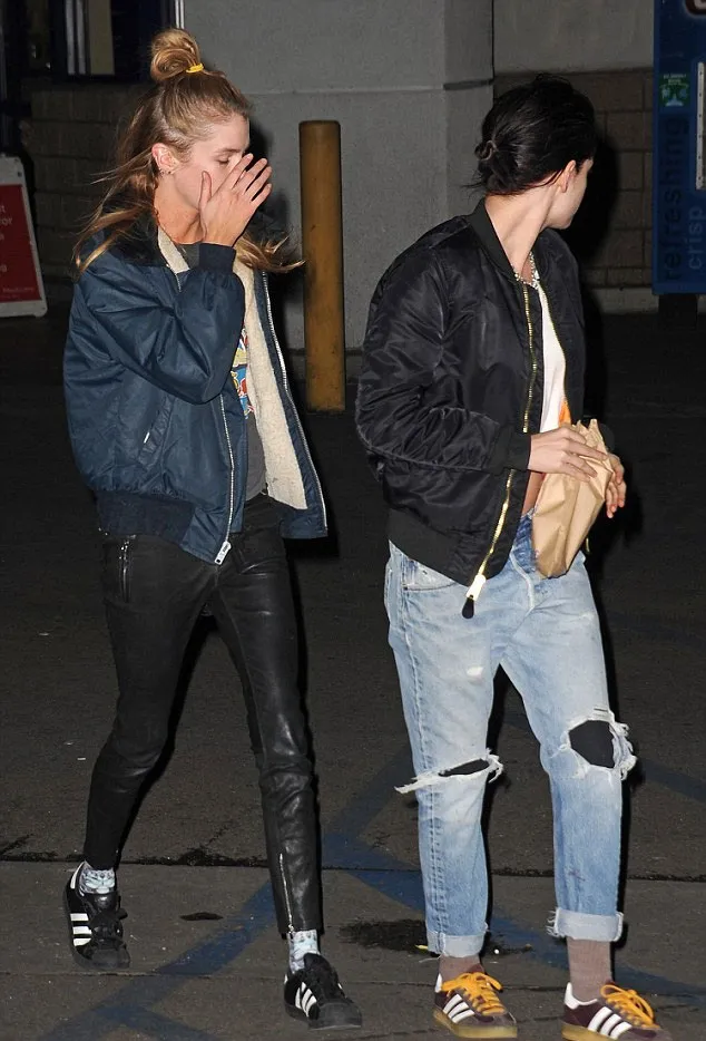 Stella dan K-Stwe kencan lagi © dailymail.co.uk