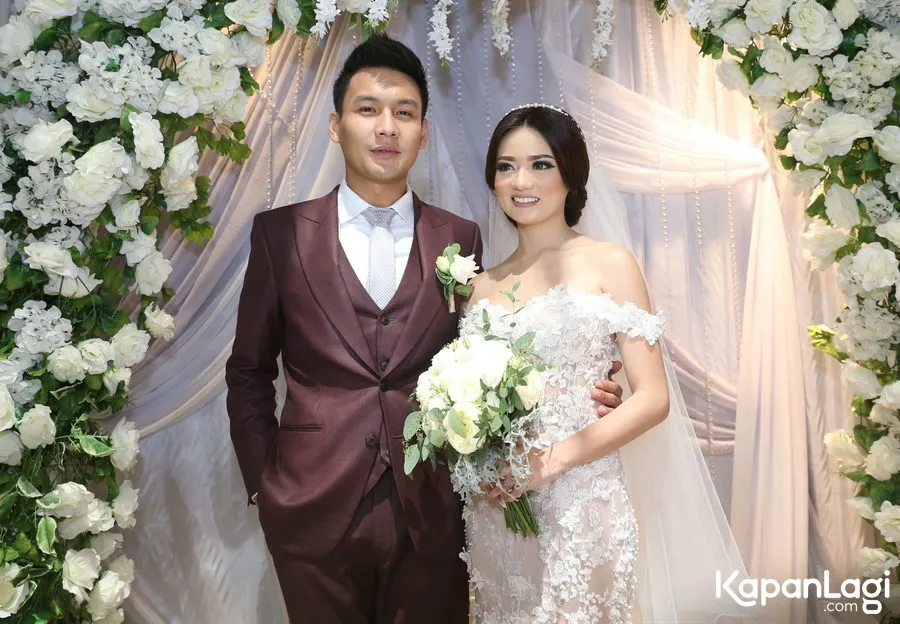 Fendy dan Cornelia senang akhirnya resmi jadi suami istri © KapanLagi.com®/Agus Apriyanto