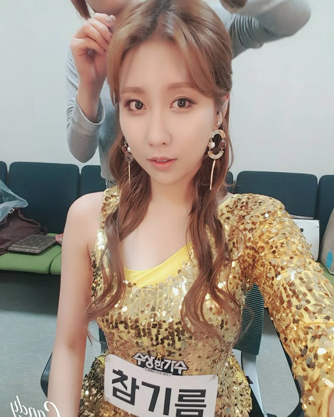 Stephanie latihan pole dance sampai terluka. © koreaboo.com