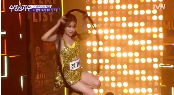 Penampilan flawless Stephanie saat membawakan pole dance. © koreaboo.com