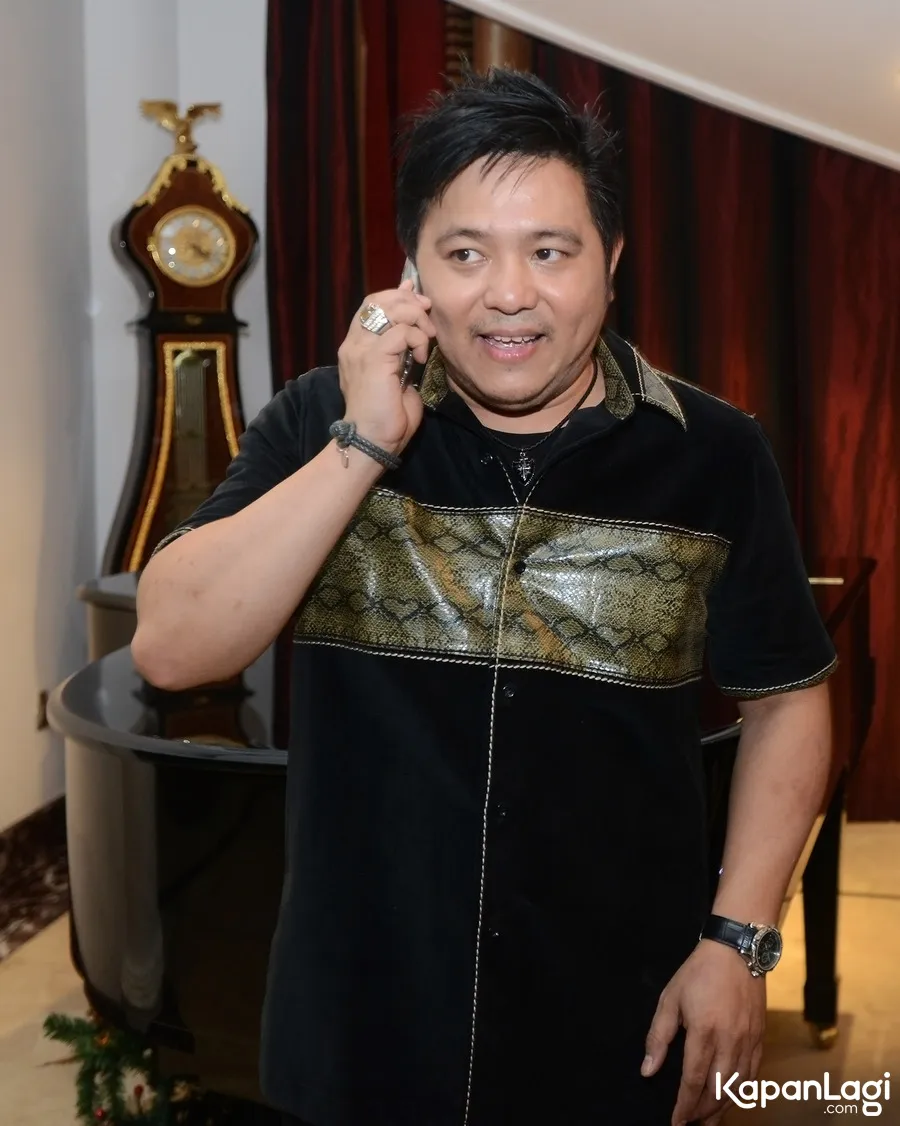 Steven Rumangkang memberi klarifikasi bahwa pertemuan yang dilakukannya dengan Angel Karamoy di hari ulang tahun adalah di lobi mall. ©KapanLagi.com/Bambang E Ros