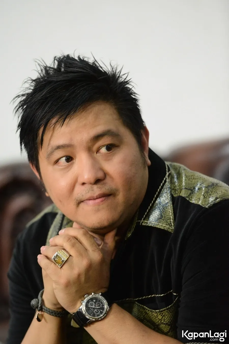Steven Rumangkang geram dengan foto sang istri. ©KapanLagi.com/Bambang E Ros