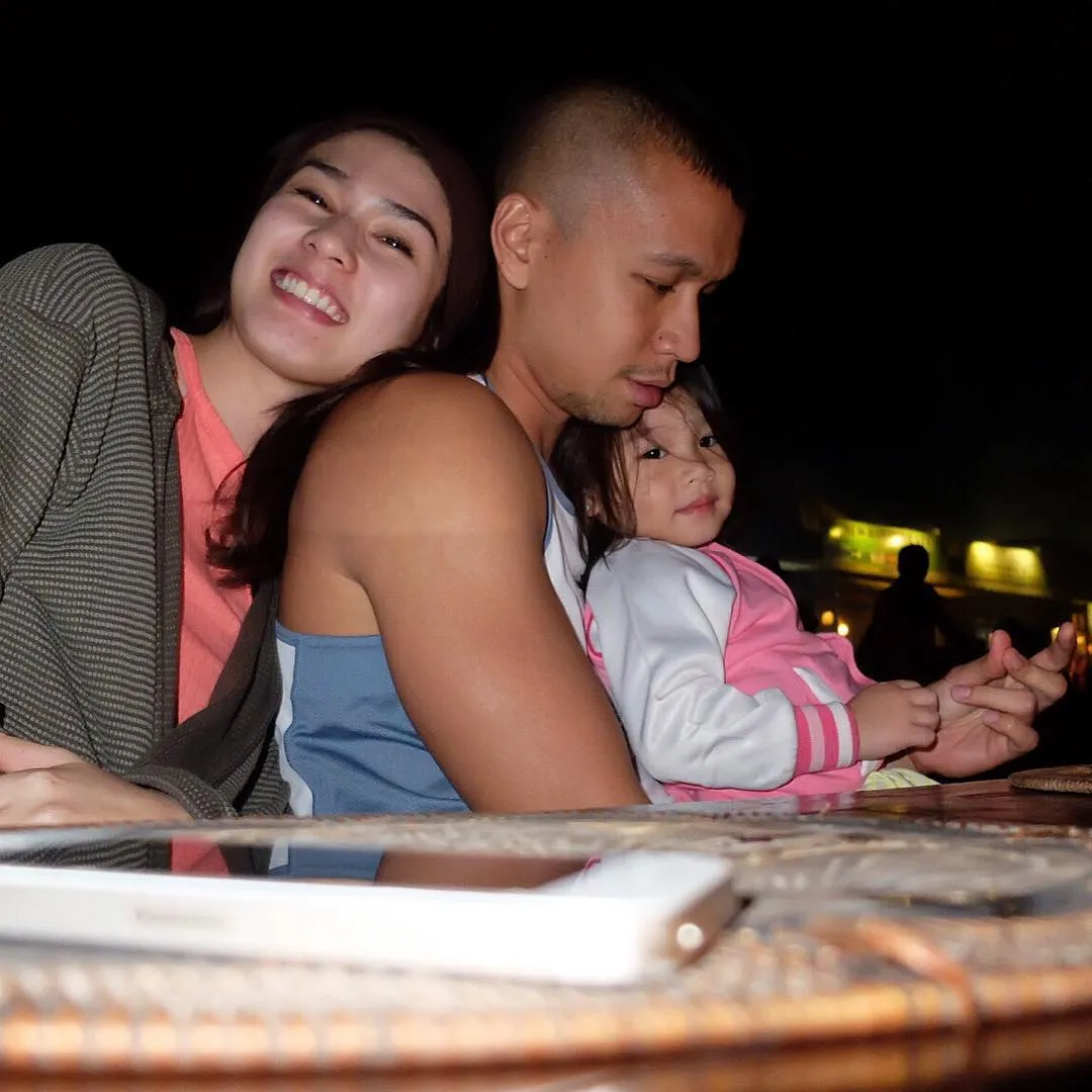 Momen kenangan mesra Sammy bareng istri dan anaknya © Instagram @ stevisammy