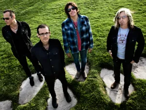 Chester Bennington Bersama Stone Temple Pilots