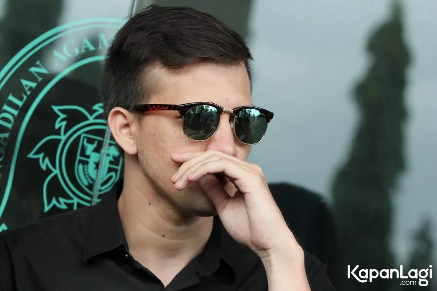 Stuart Collin ingin pertahankan rumah tangganya dengan Risty Tagor © KapanLagi.com®/Agus Apriyanto